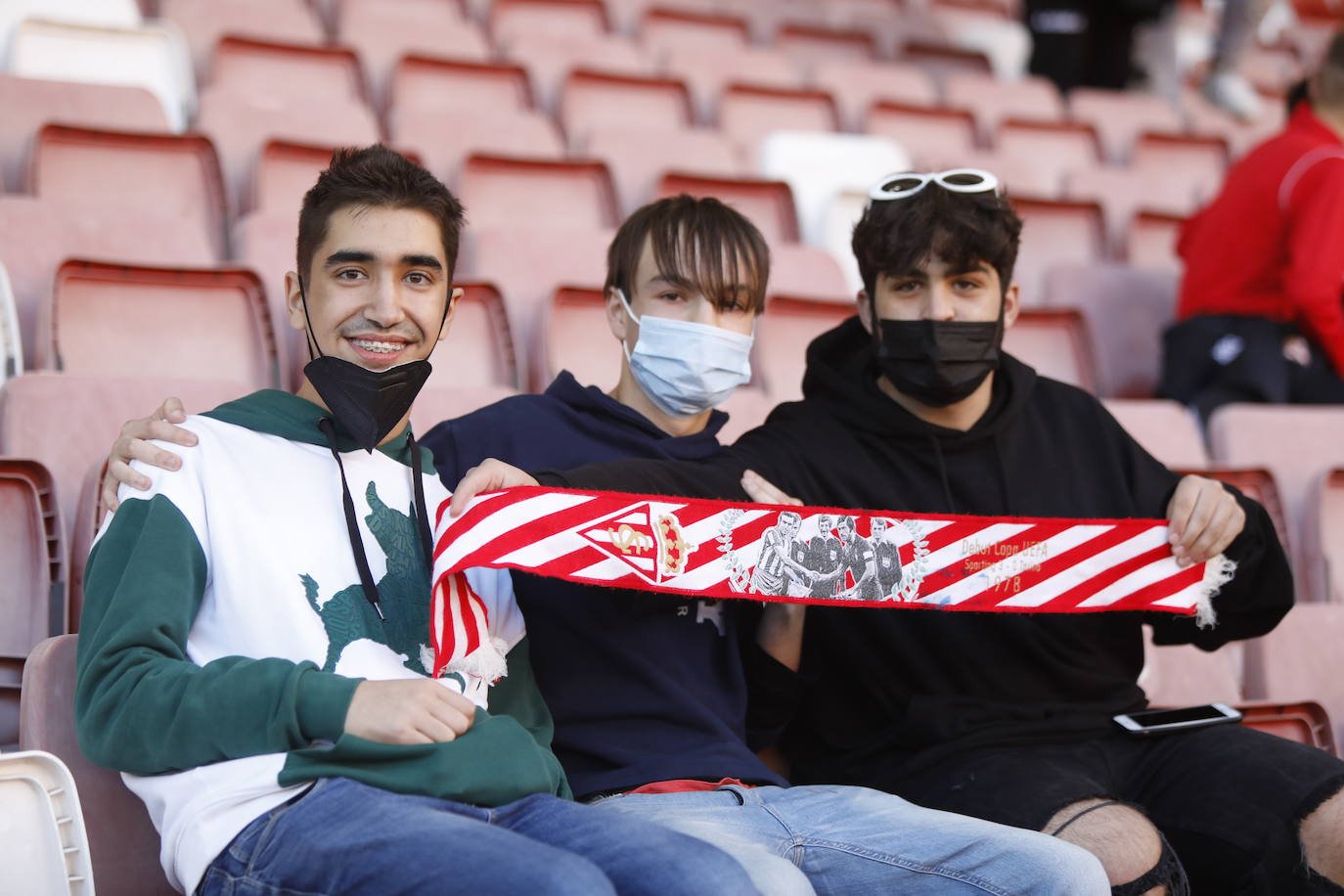 Fotos: ¿Estuviste en el Sporting - Valladolid? ¡Búscate!