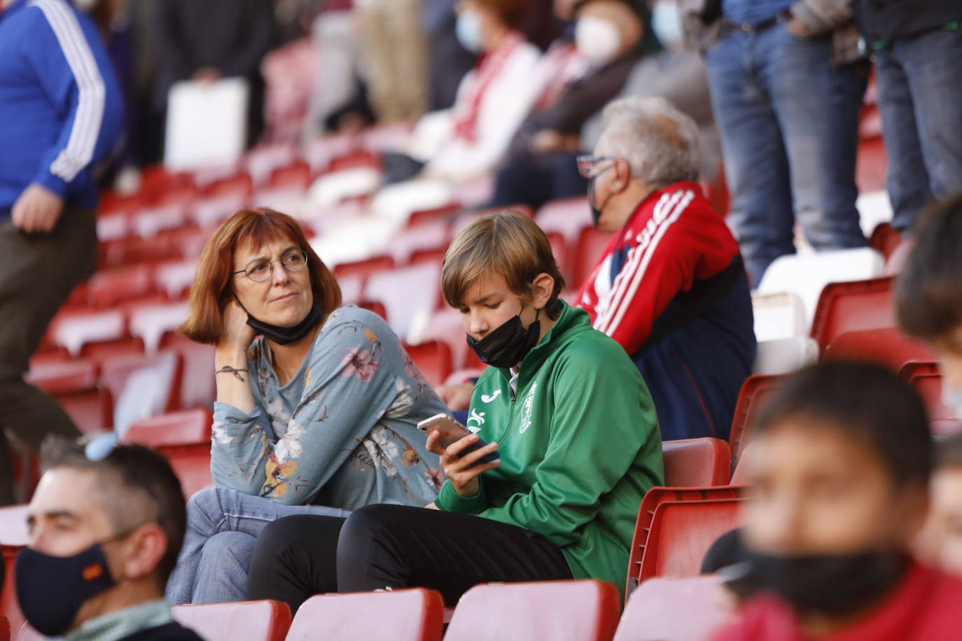 Fotos: ¿Estuviste en el Sporting - Valladolid? ¡Búscate!