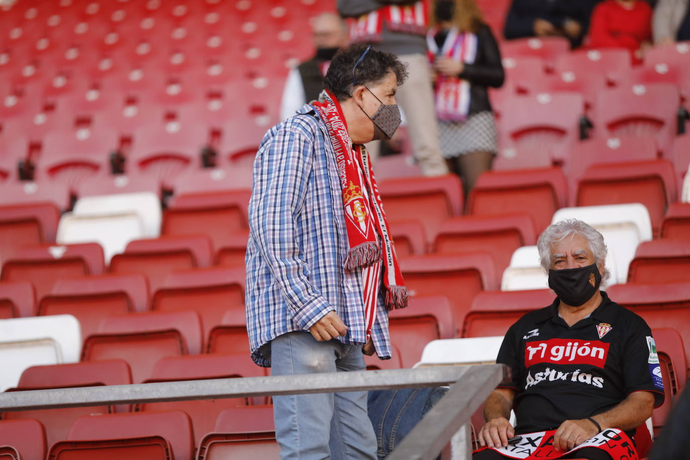 Fotos: ¿Estuviste en el Sporting - Valladolid? ¡Búscate!