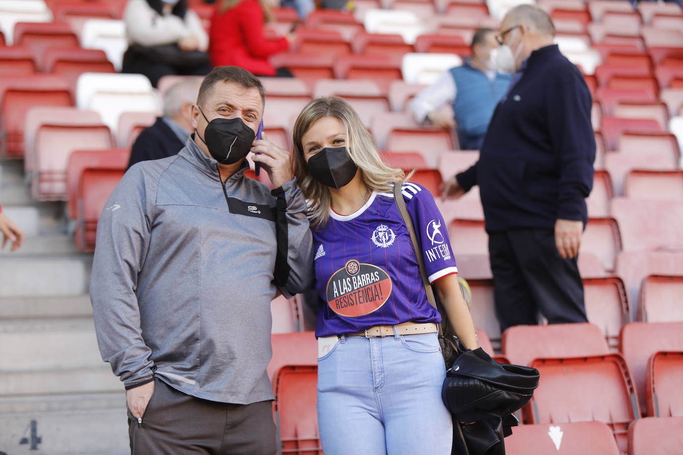 Fotos: ¿Estuviste en el Sporting - Valladolid? ¡Búscate!