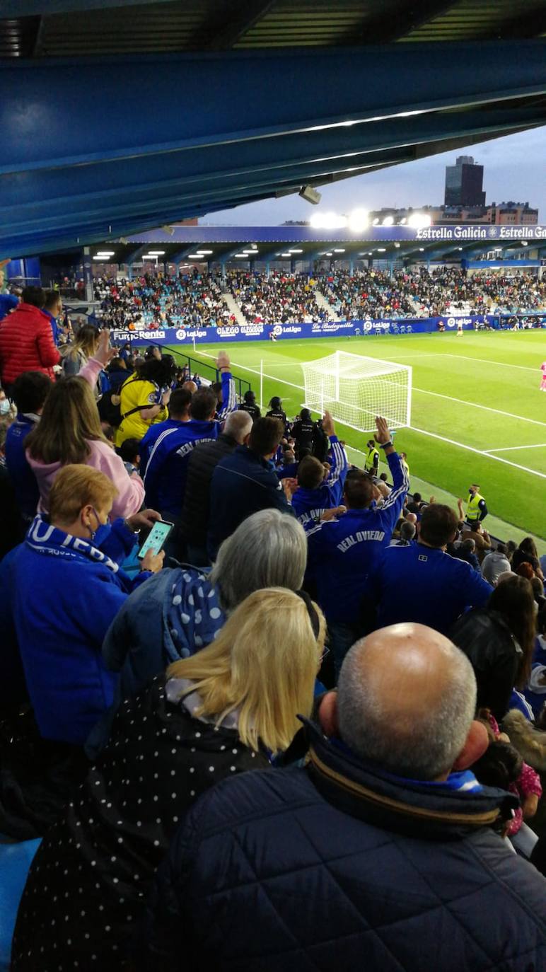 Fotos: Así ha vivido la afición del Real Oviedo el partido en Ponferrada