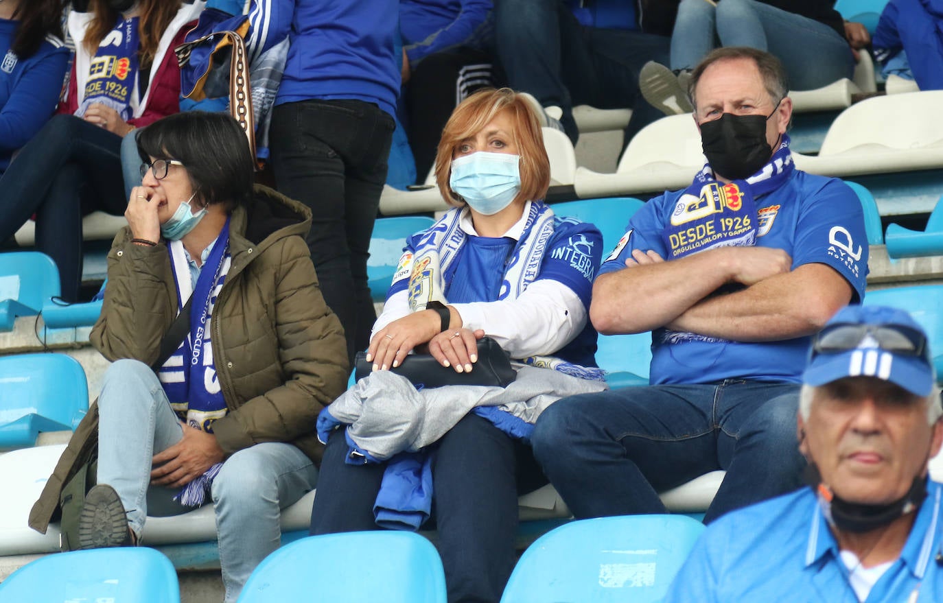 Fotos: Así ha vivido la afición del Real Oviedo el partido en Ponferrada