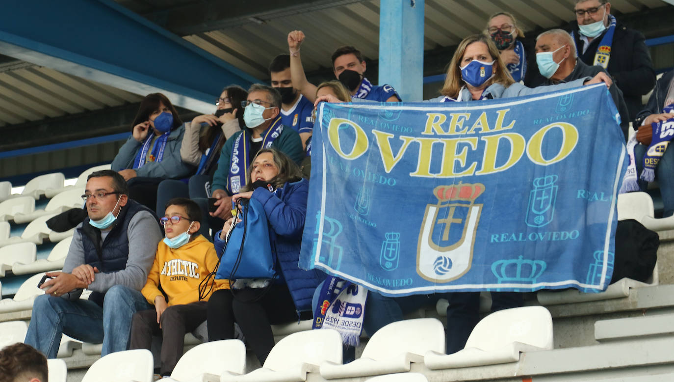 Fotos: Así ha vivido la afición del Real Oviedo el partido en Ponferrada