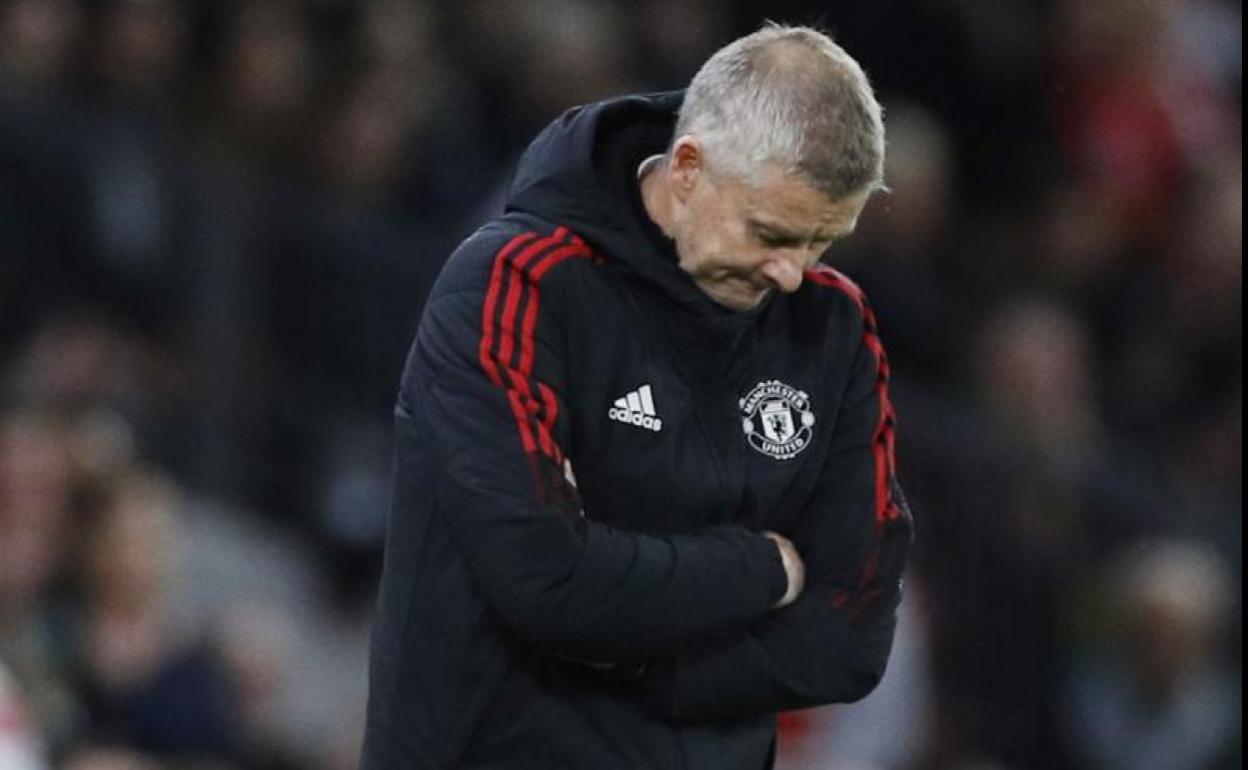 Ole Gunnar Solskjaer, abatido durante el partido del United ante el Liverpool. 