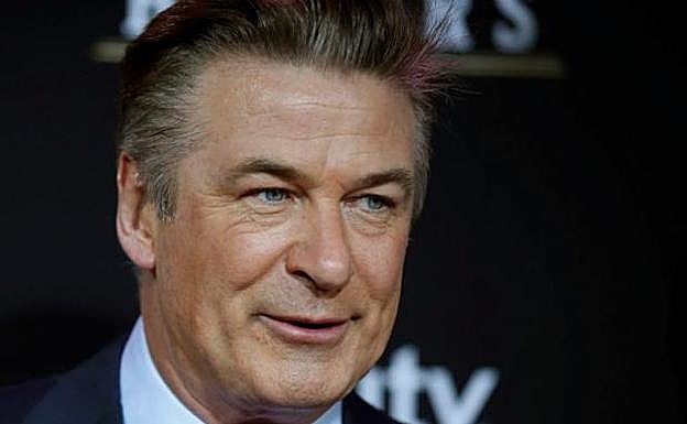 El ayudante que entregó el arma a Alec Baldwin fue despedido de otro rodaje por un incidente similar