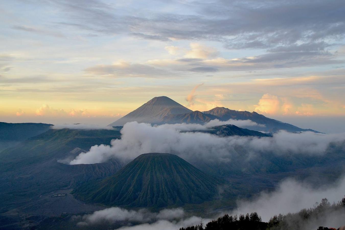 Monte Jaya (Oceanía): Aunque se trate de la montaña más baja de las 7 cumbres más altas del planeta, su altitud tampoco pasa inadvertida con 4.884 metros. La montaña más alta de Oceanía, también es conocida como Carstensz o pirámide de Carstensz, en honor a Jan Carstenszoon, un explorador holandés que a comienzos del siglo XVII avistó por primera vez los glaciares. Su ascenso destaca por ser especialmente complicado.