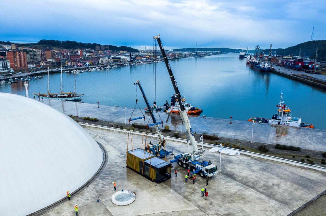 Montaje de la habitación modular de Room2030 en el Centro Niemeyer. 