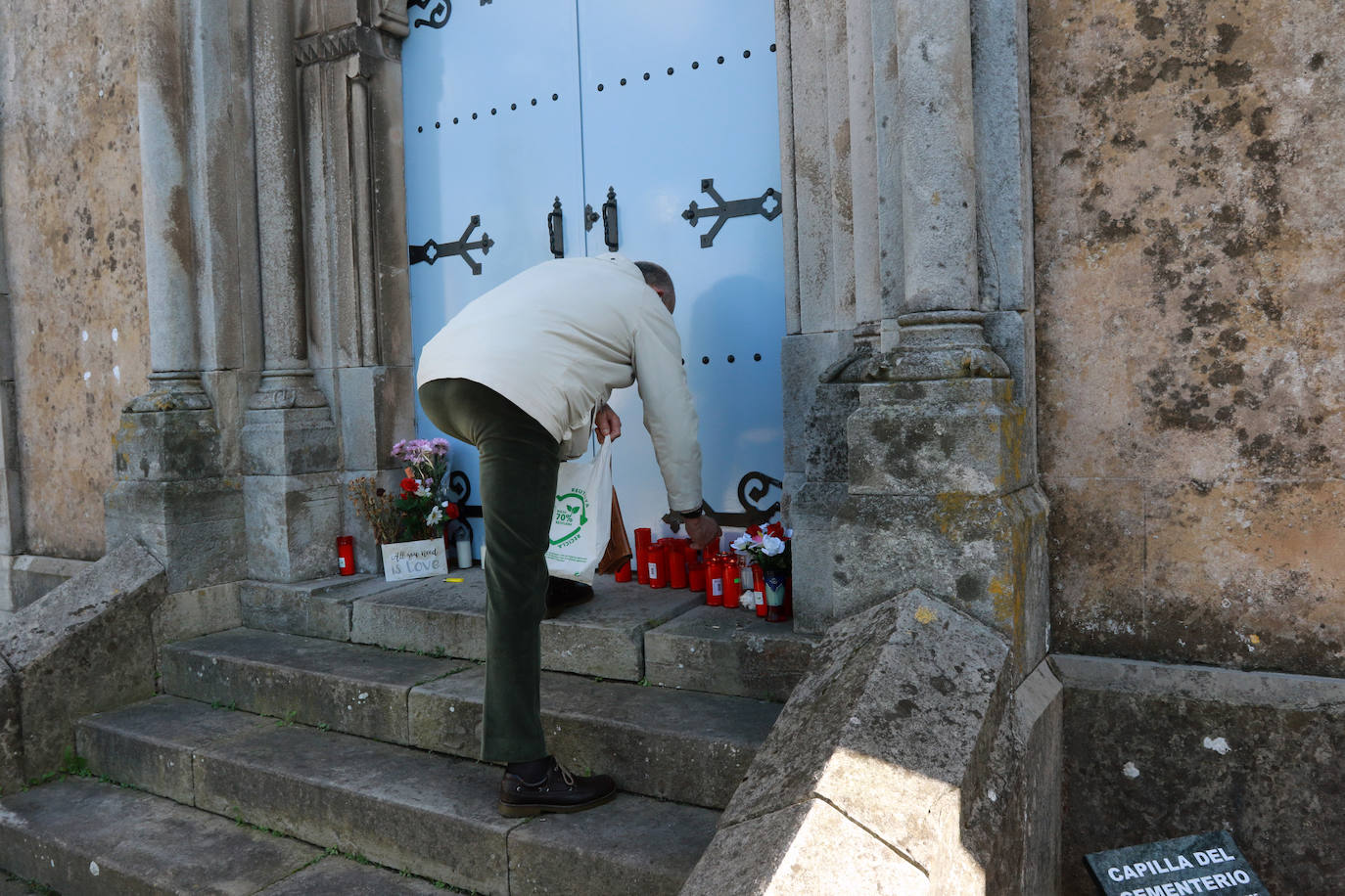 El recuerdo a los seres queridos fallecidos hoy está muy presente