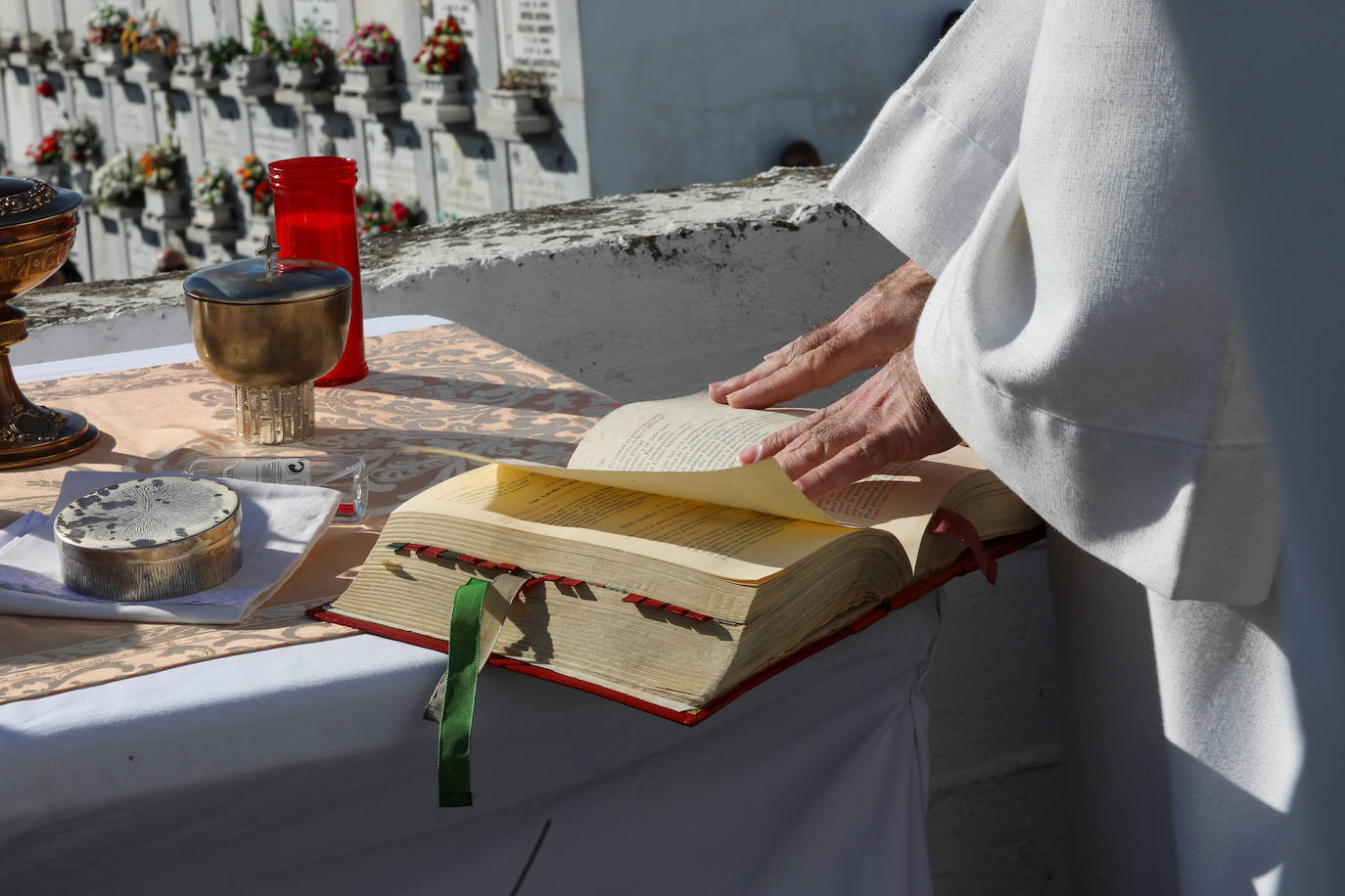 El recuerdo a los seres queridos fallecidos hoy está muy presente