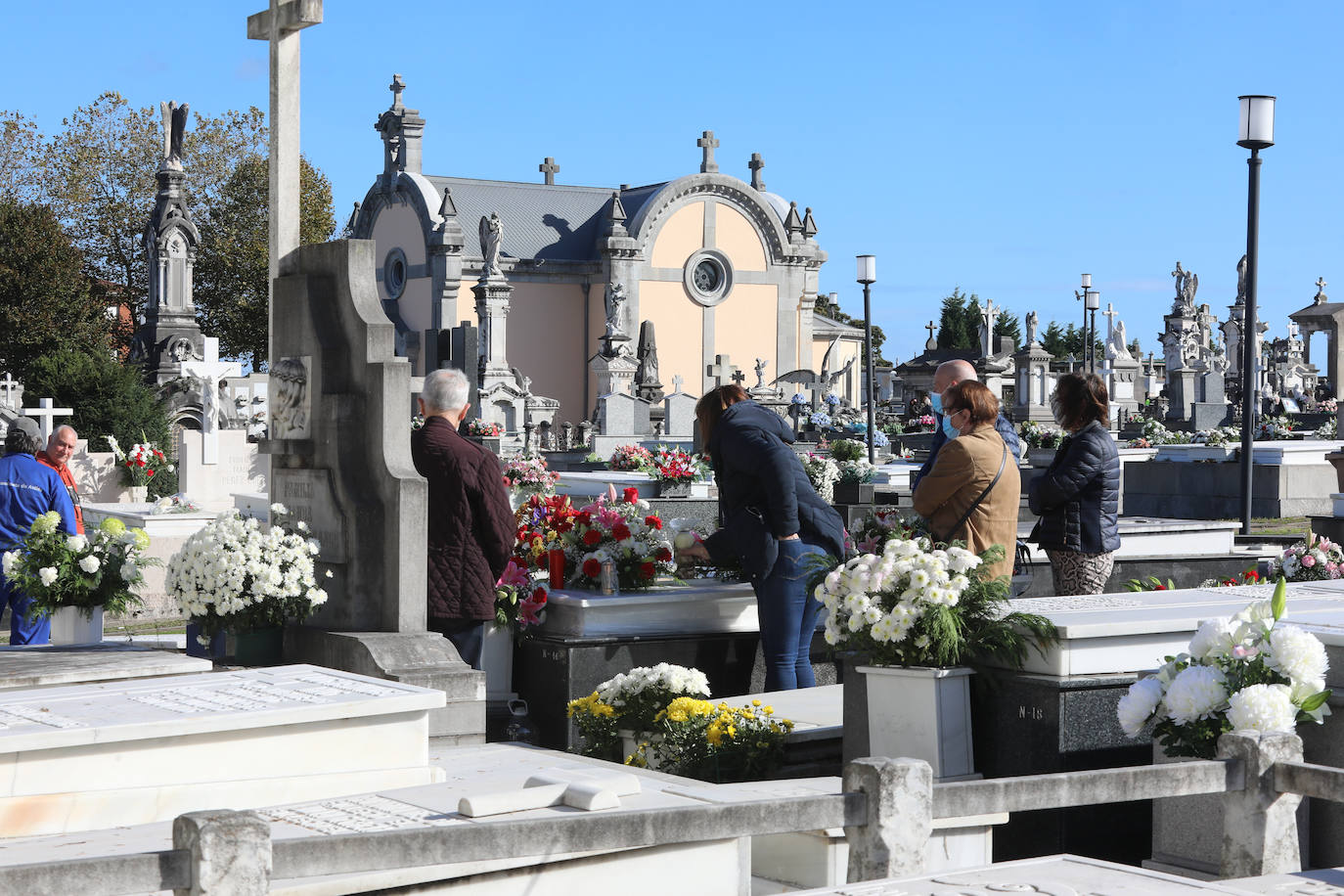 El recuerdo a los seres queridos fallecidos hoy está muy presente