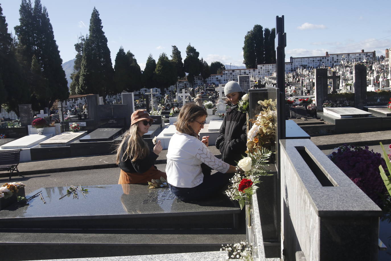 El recuerdo a los seres queridos fallecidos hoy está muy presente