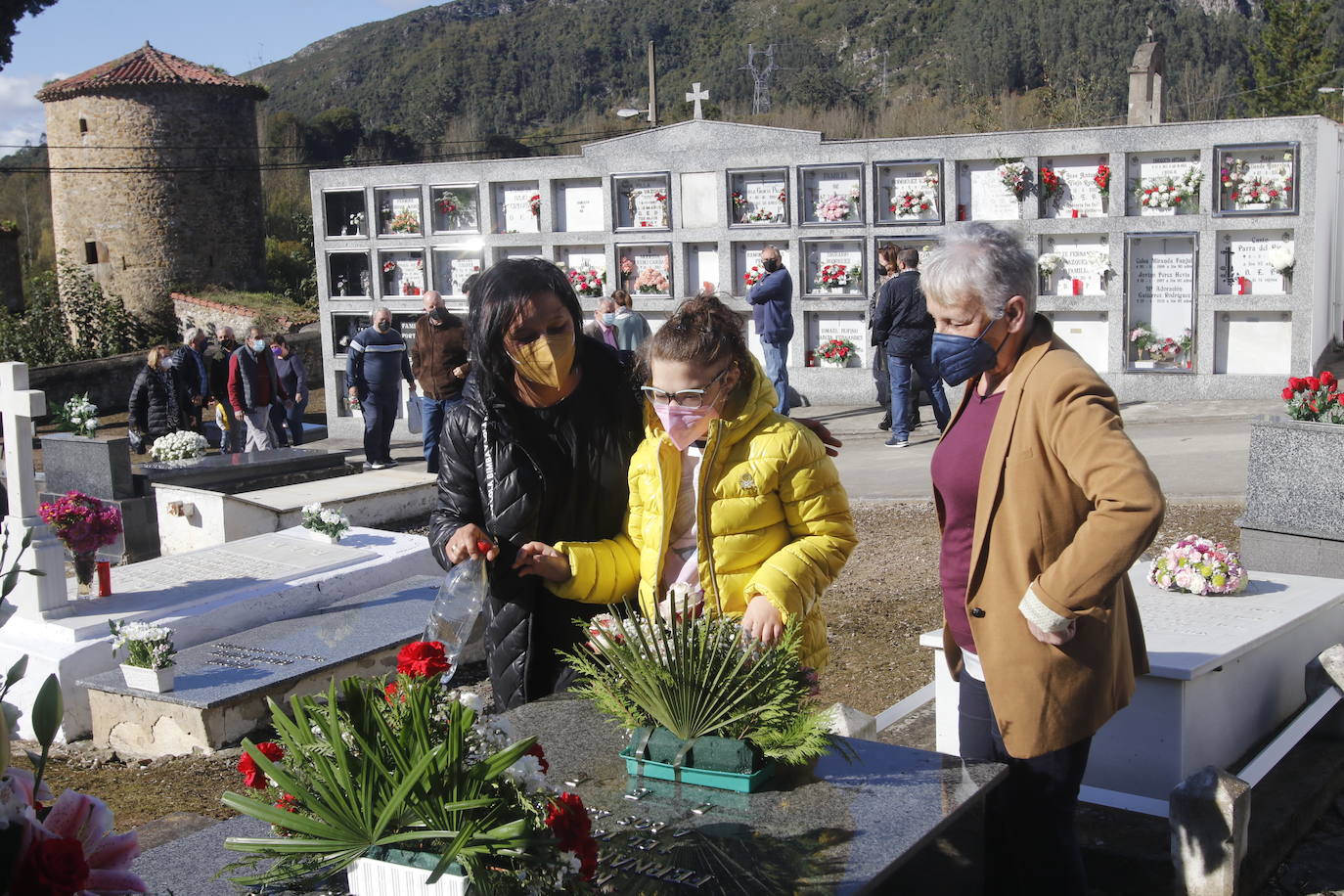 El recuerdo a los seres queridos fallecidos hoy está muy presente