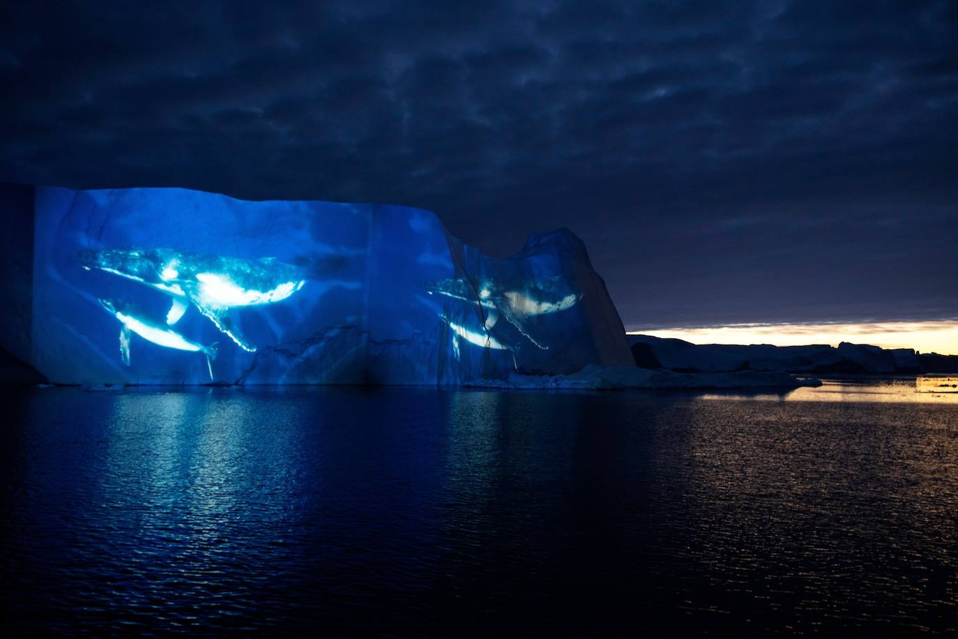 La Cumbre del Clima de la ONU ya ha comenzado y el artista suizo Gerry Hofstetter ha querido ayudar a concienciar sobre la importancia de cuidar el planeta. Hofstetter ha creado trece proyecciones en los icebergs del Ártico basadas en escenas de la naturaleza.