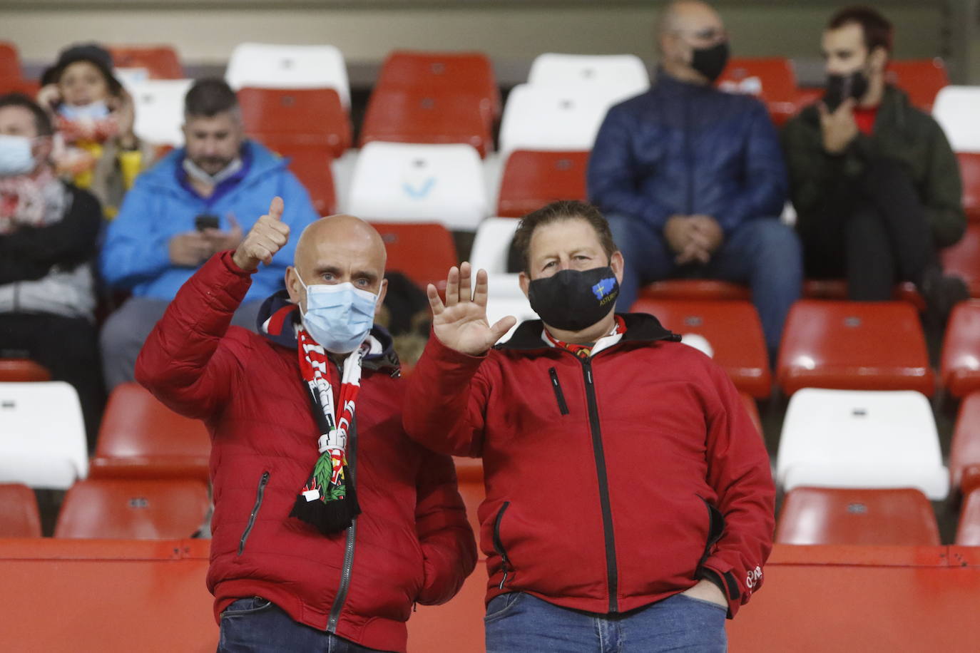 Fotos: ¿Estuviste en el Sporting-Almería? ¡Búscate!