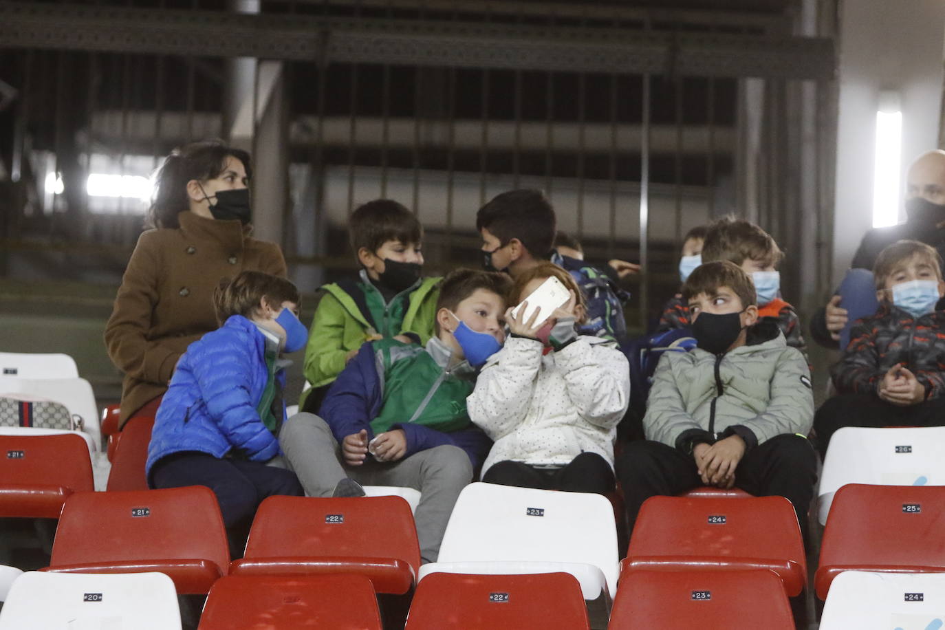 Fotos: ¿Estuviste en el Sporting-Almería? ¡Búscate!