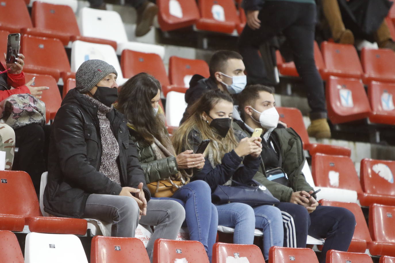 Fotos: ¿Estuviste en el Sporting-Almería? ¡Búscate!