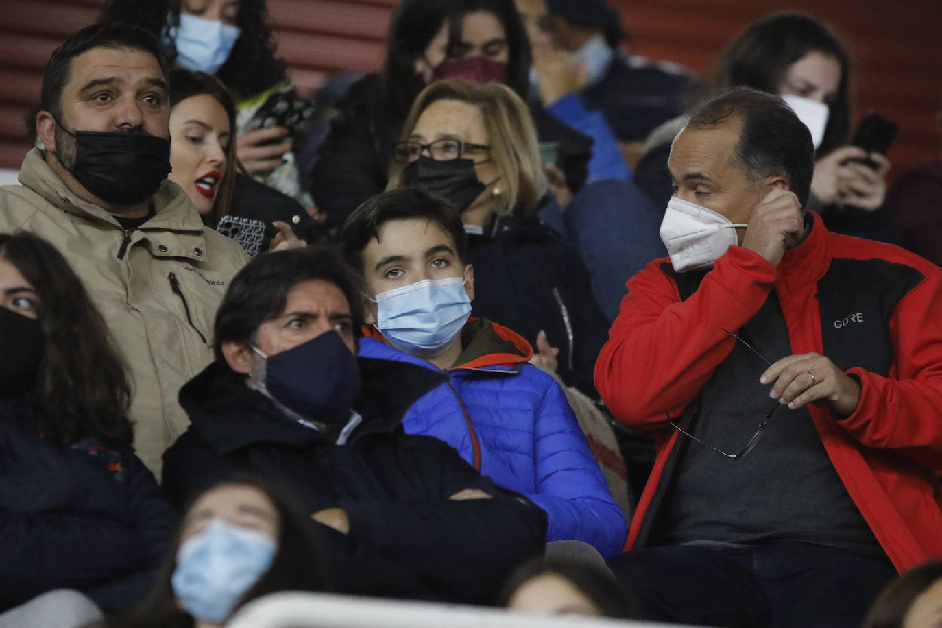 Fotos: ¿Estuviste en el Sporting-Almería? ¡Búscate!