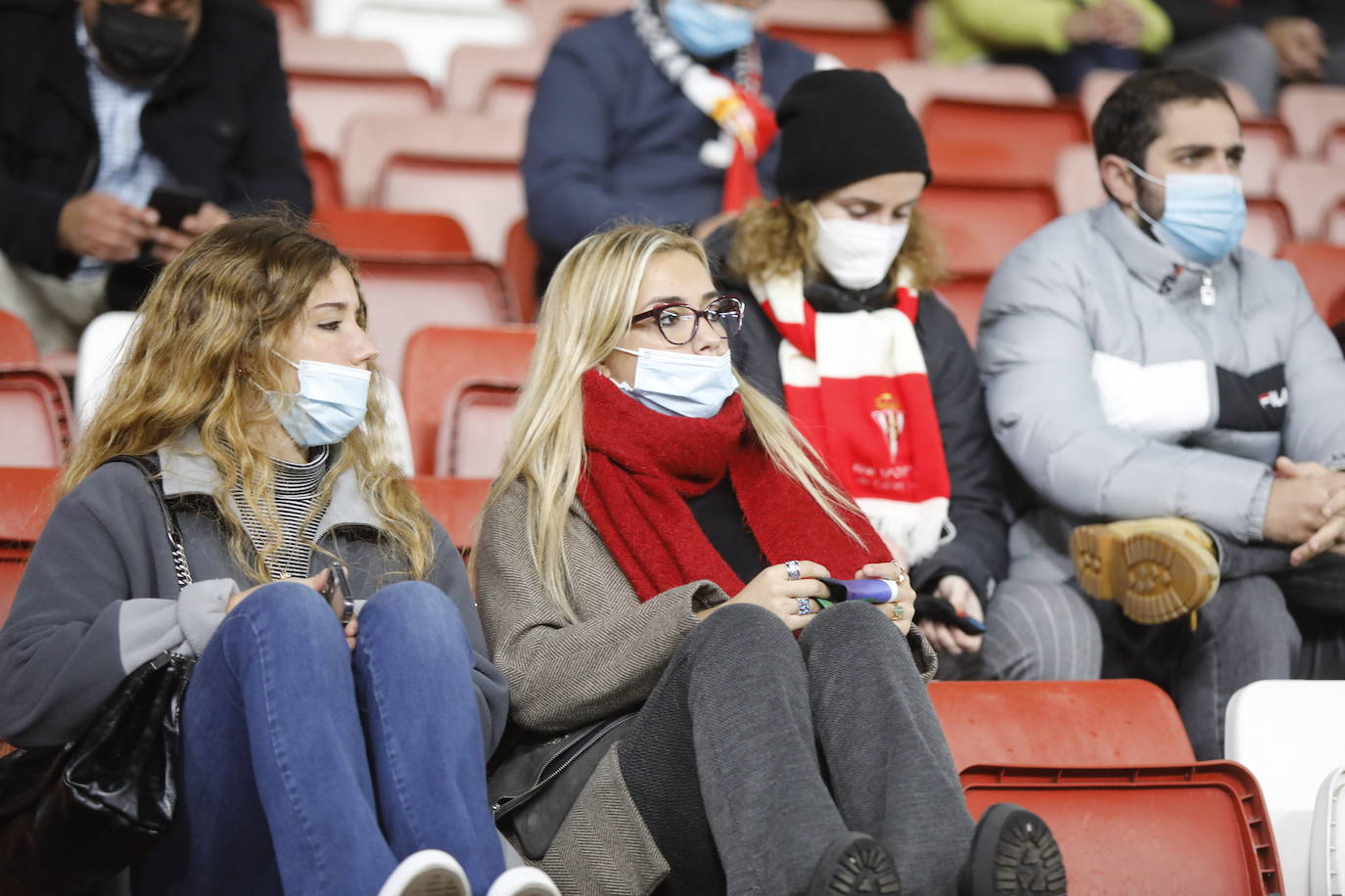 Fotos: ¿Estuviste en el Sporting-Almería? ¡Búscate!