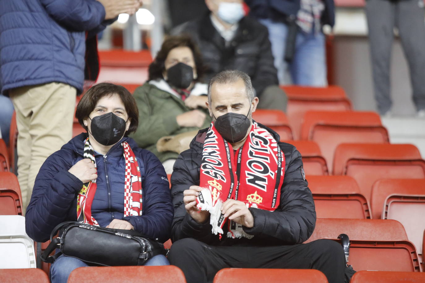 Fotos: ¿Estuviste en el Sporting-Almería? ¡Búscate!