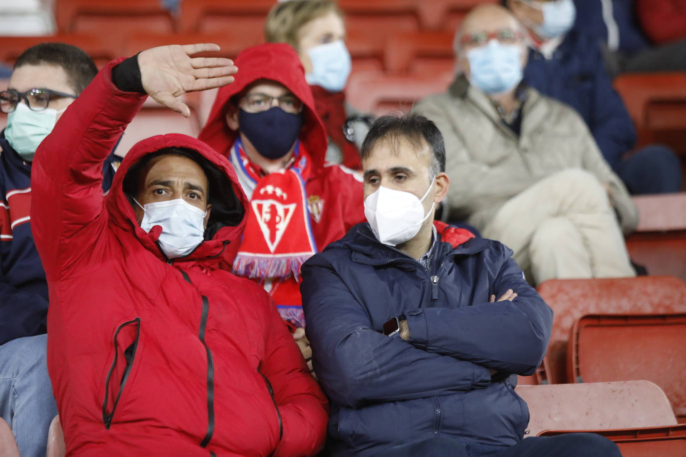 Fotos: ¿Estuviste en el Sporting-Almería? ¡Búscate!