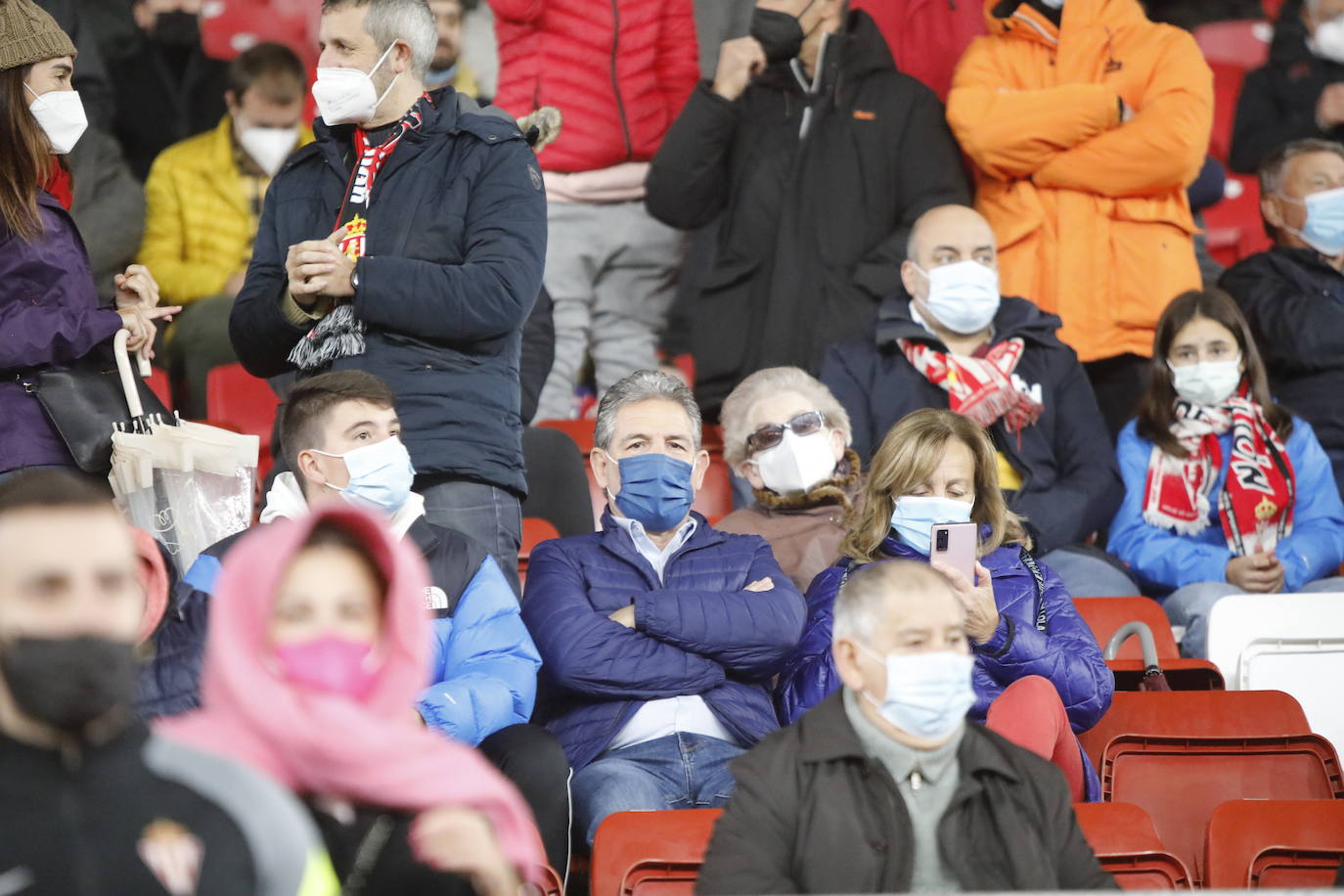 Fotos: ¿Estuviste en el Sporting-Almería? ¡Búscate!