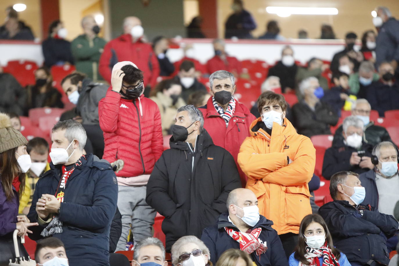 Fotos: ¿Estuviste en el Sporting-Almería? ¡Búscate!