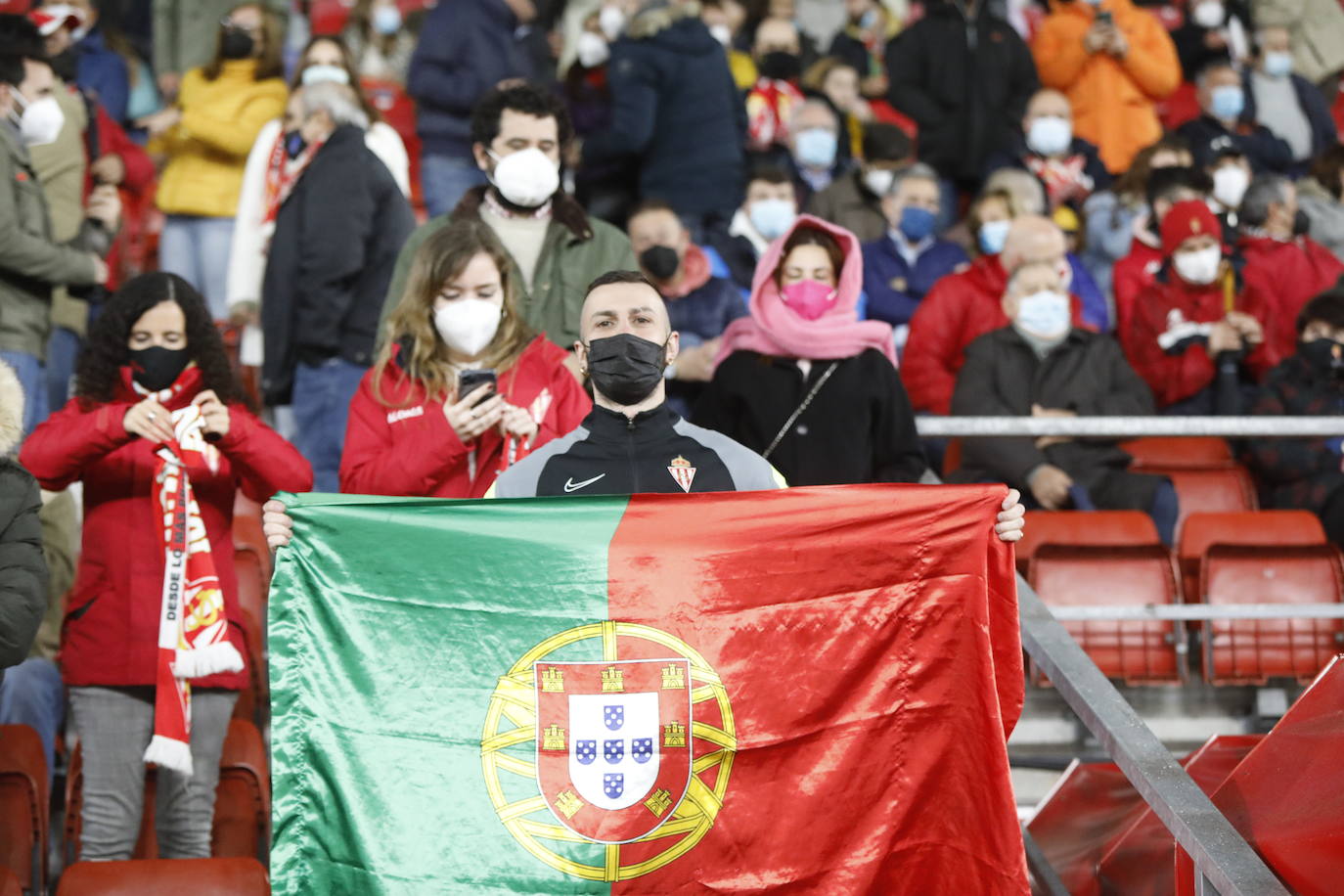 Fotos: ¿Estuviste en el Sporting-Almería? ¡Búscate!