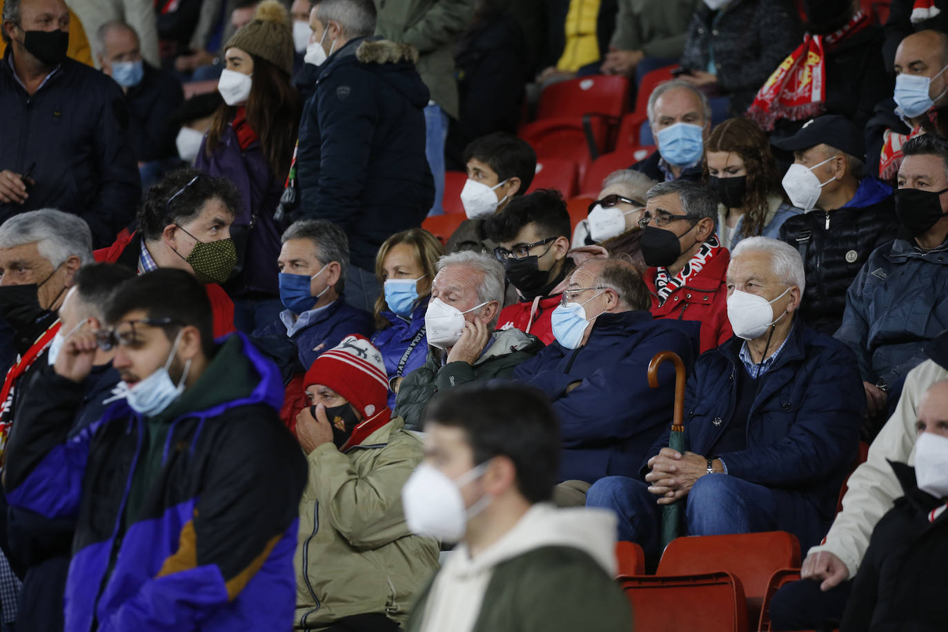 Fotos: ¿Estuviste en el Sporting-Almería? ¡Búscate!