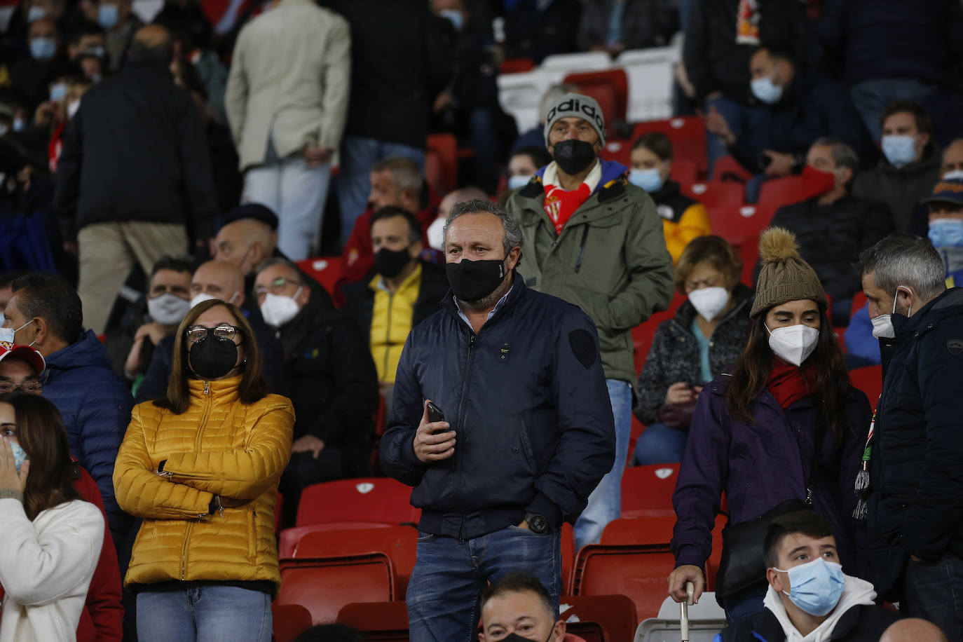 Fotos: ¿Estuviste en el Sporting-Almería? ¡Búscate!