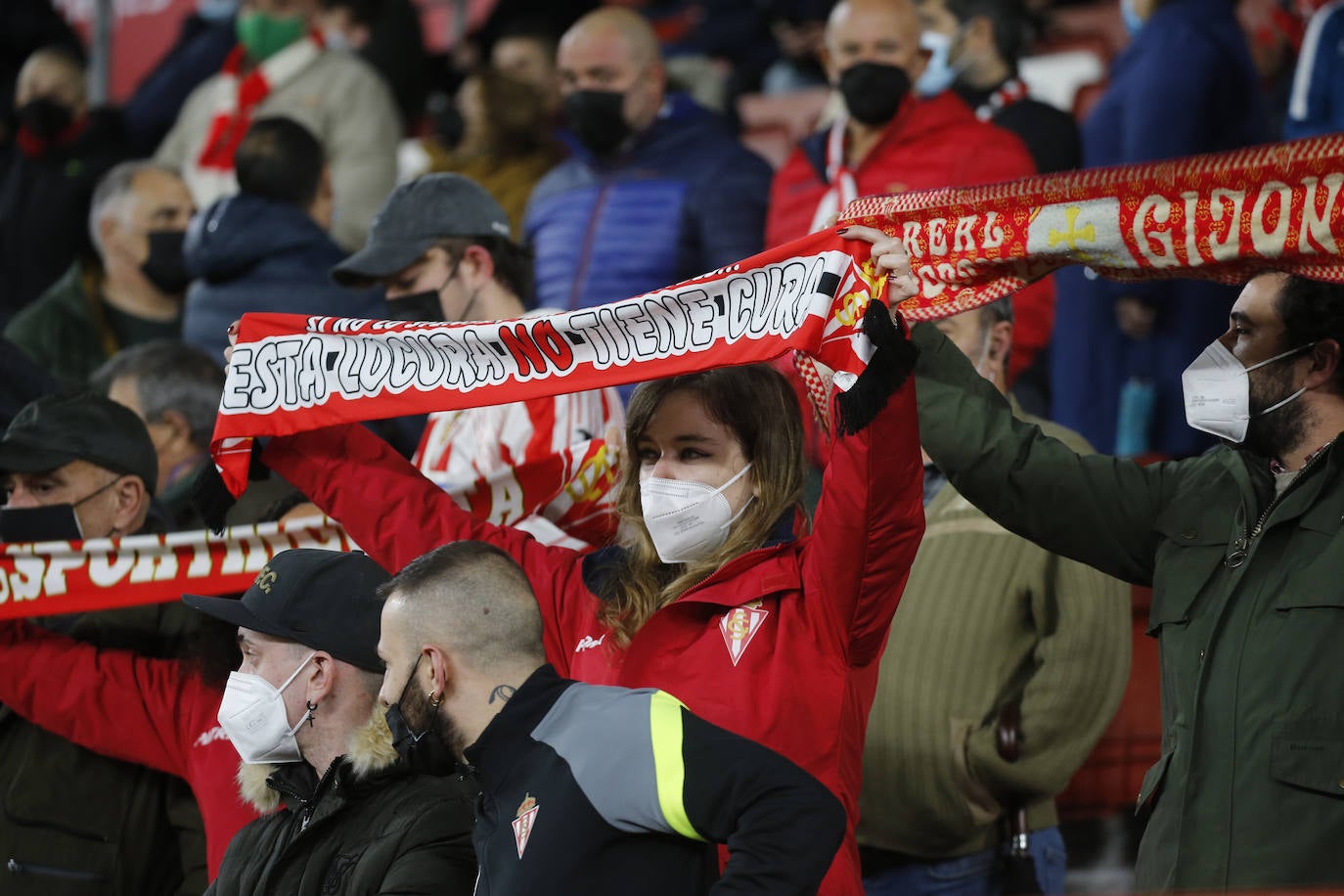 Fotos: ¿Estuviste en el Sporting-Almería? ¡Búscate!