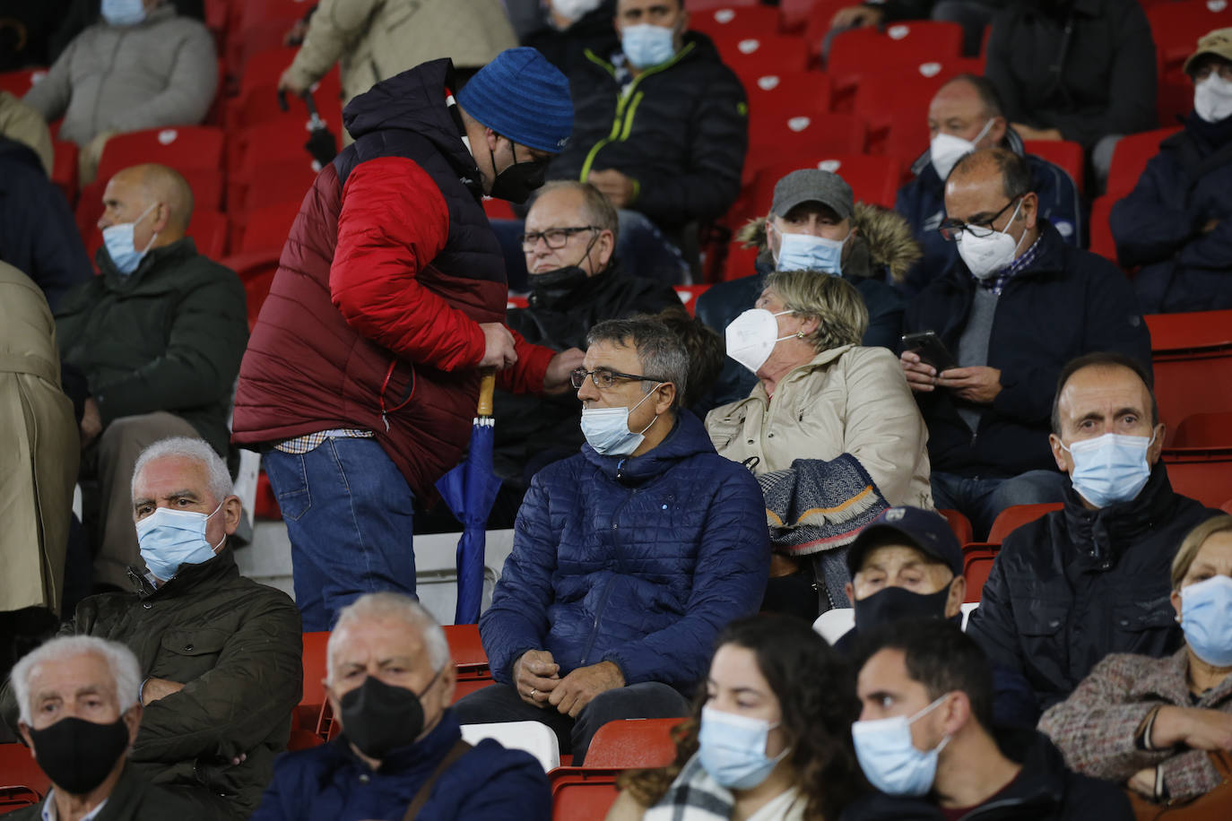 Fotos: ¿Estuviste en el Sporting-Almería? ¡Búscate!