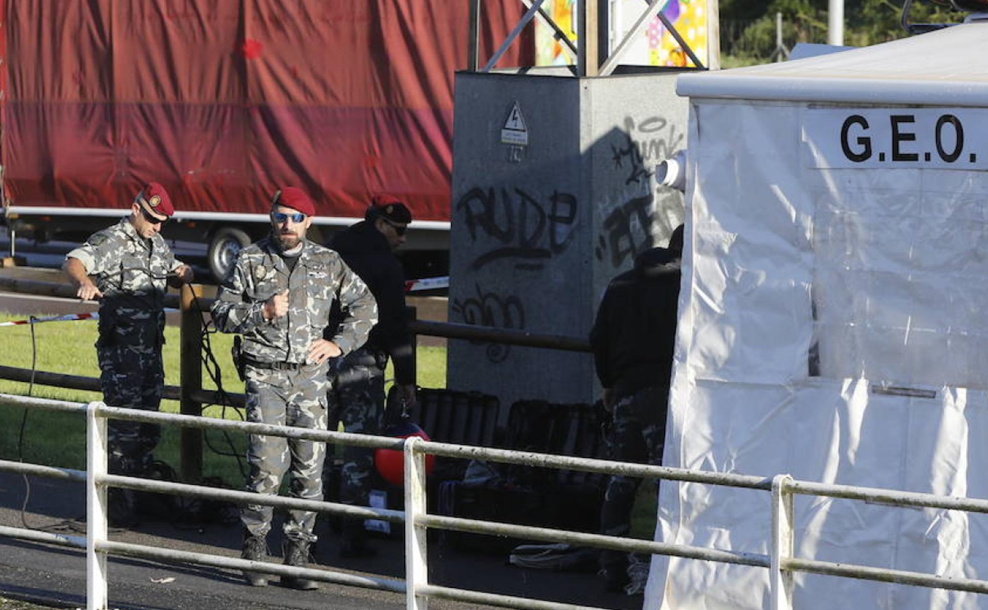 El inspector Pelayo en Asturias, dirigiendo en 2018 al equipo de buzos de los GEO que rescató en el Nalón la pistola con la que asesinaron a Iván Castro. 