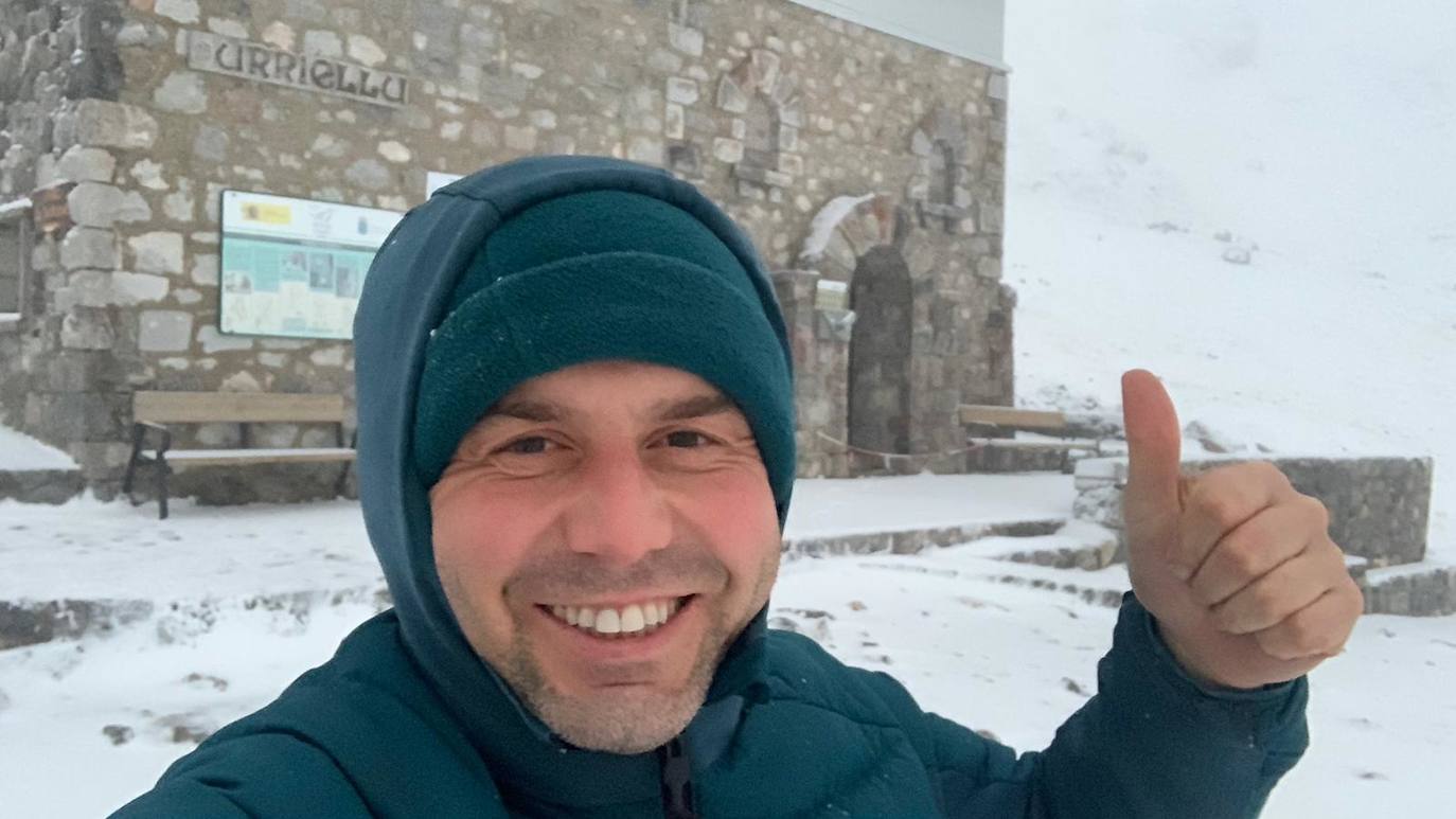 Sergio González, guarda en el refugio de Vega de Urriellu. 