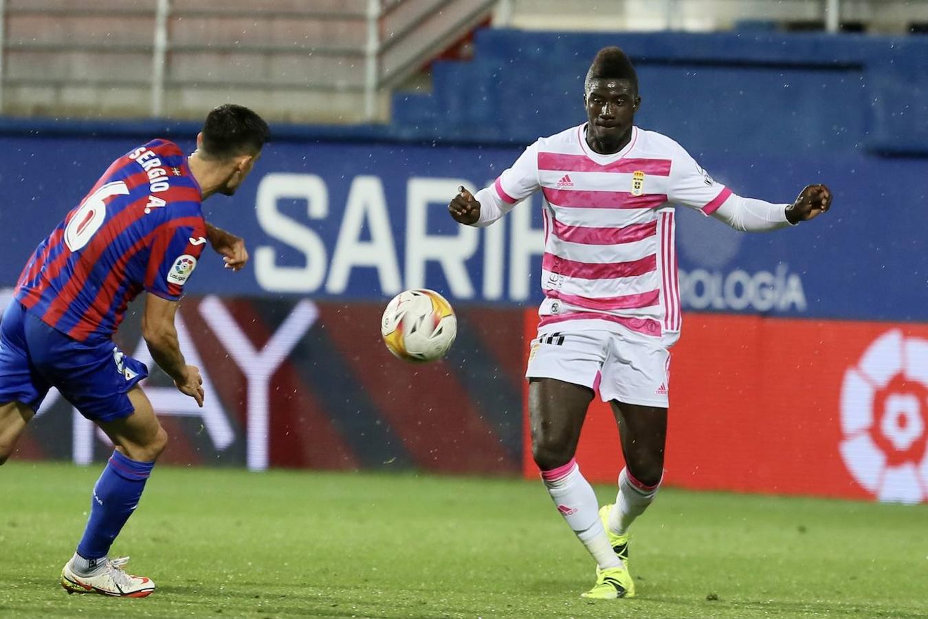 Estas son las mejores imágenes del partido disputado entre el SD Eibar y el Real Oviedo (1-0).