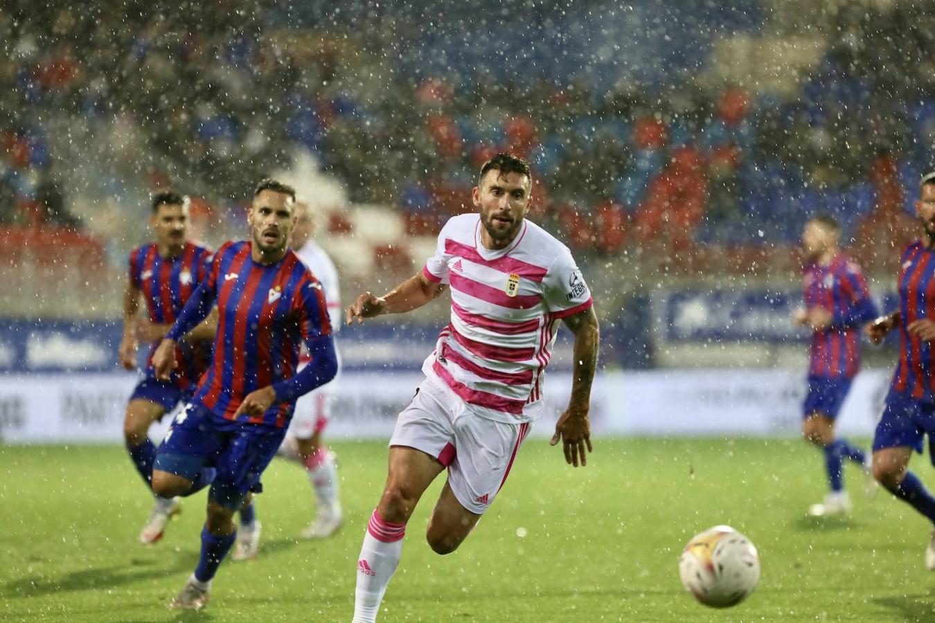 Estas son las mejores imágenes del partido disputado entre el SD Eibar y el Real Oviedo (1-0).