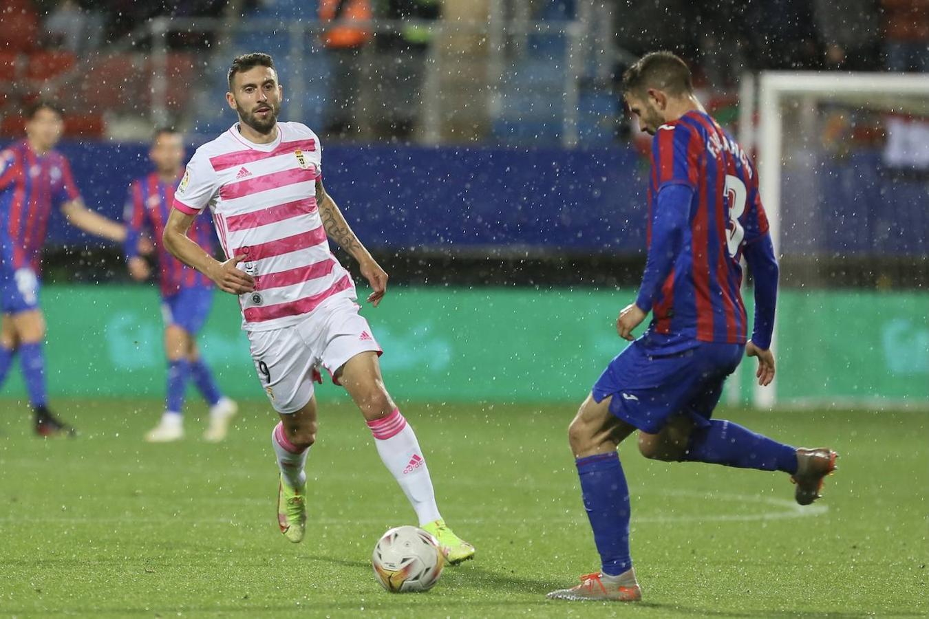 Estas son las mejores imágenes del partido disputado entre el SD Eibar y el Real Oviedo (1-0).