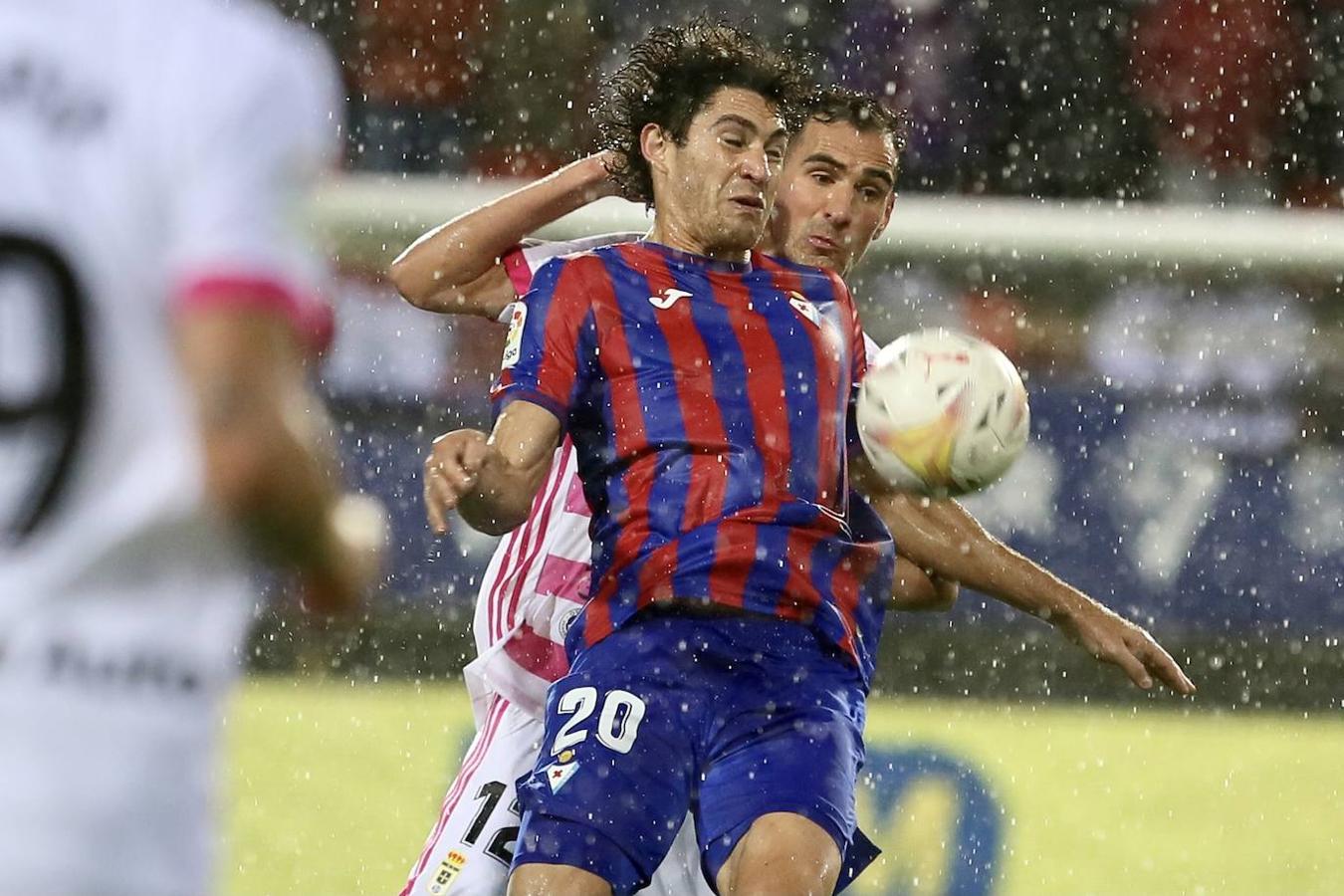 Estas son las mejores imágenes del partido disputado entre el SD Eibar y el Real Oviedo (1-0).