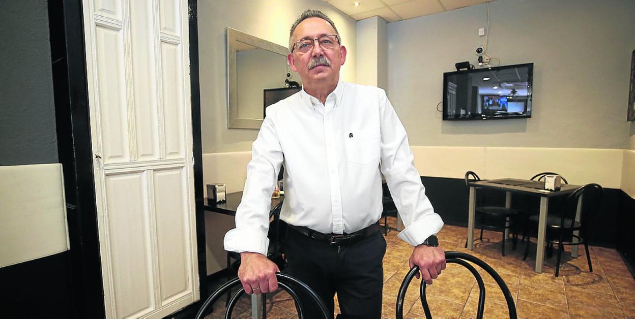 José María Valdivieso, en su establecimiento.