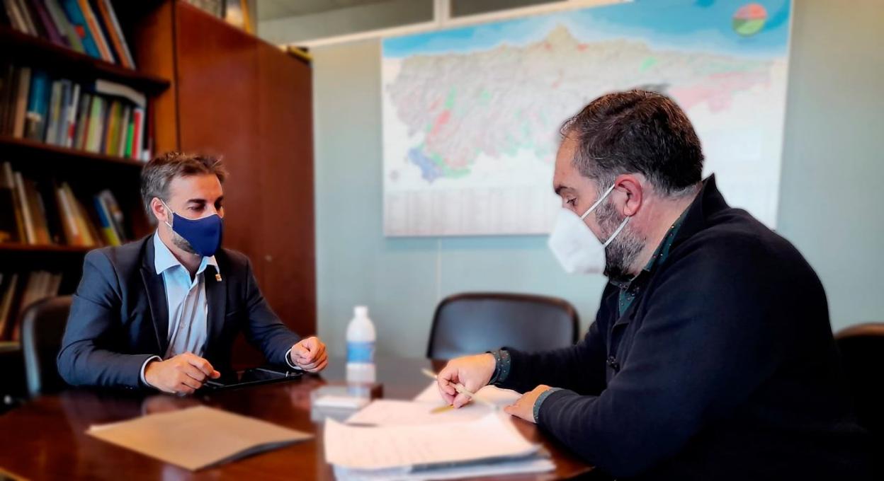 Gerardo Fabián y Fernando Prendes, durante su reunión. 