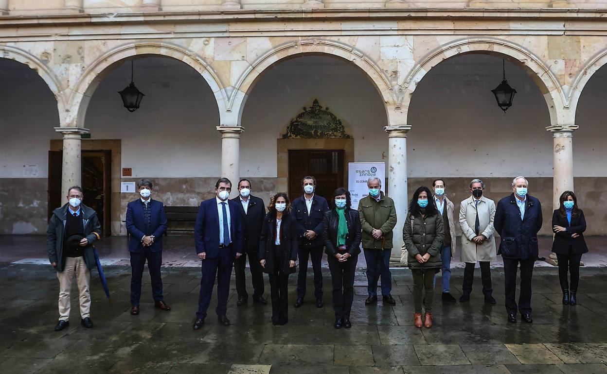 Los responsables de STARTinnova de EL COMERCIO, junto a representantes de las entidades patrocinadoras y colaboradoras