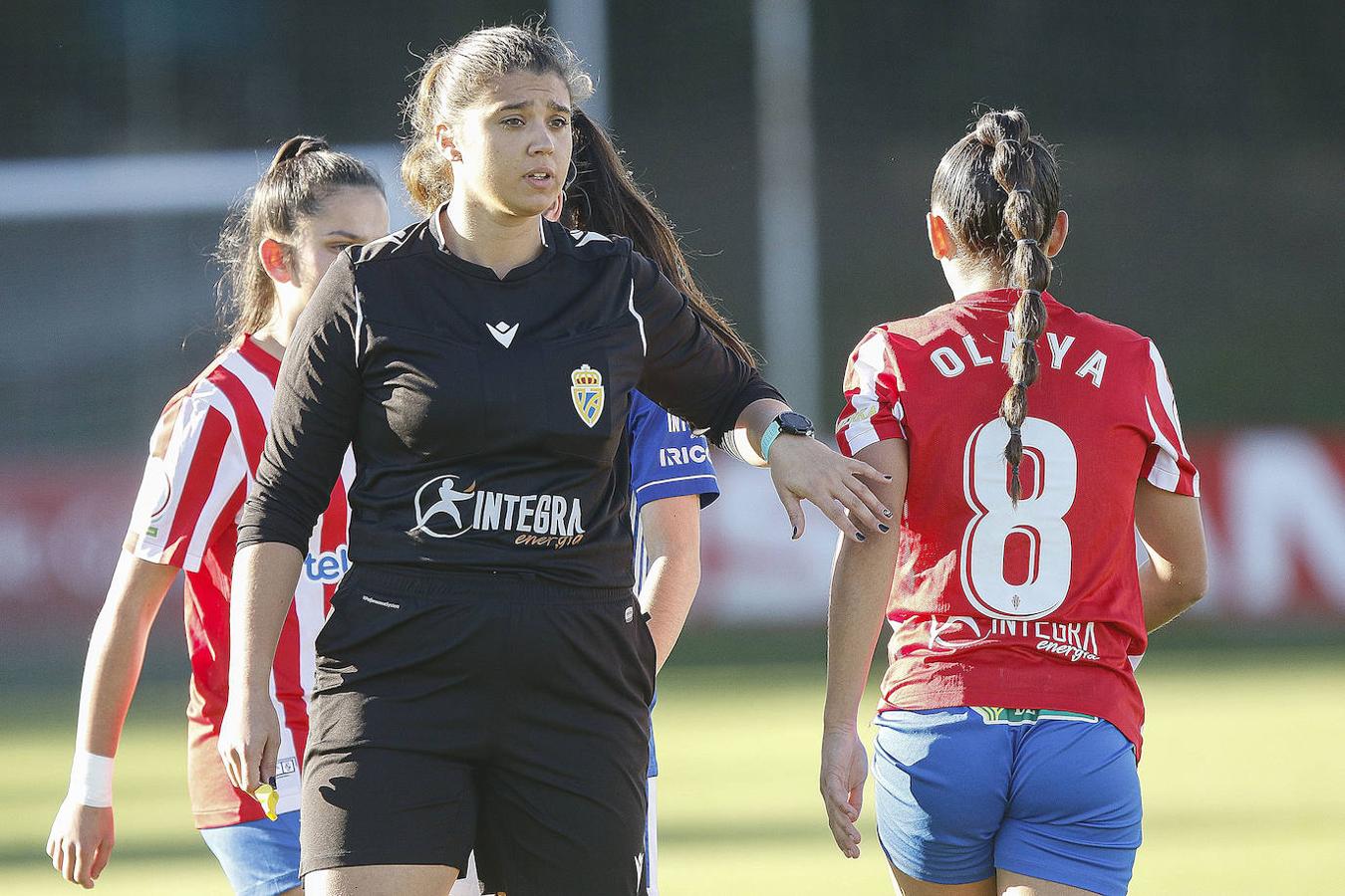 El Real Sporting y el Real Oviedo disputaron un encuentro del que resultaron victoriosos el conjunto azul con un gol decisivo.