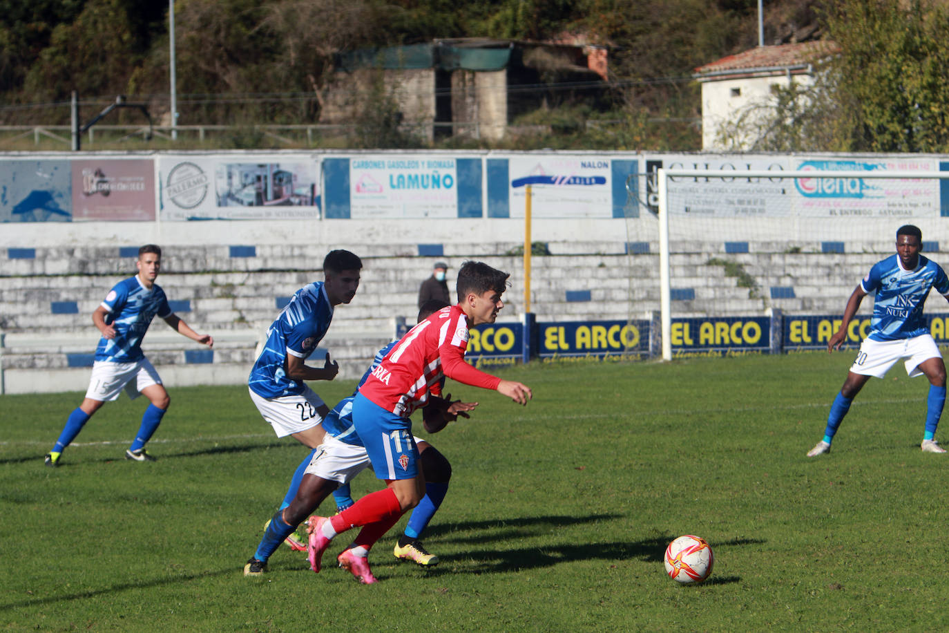 Los de Sergio Sánchez perdieron 1 - 2 en Sotrondio con un San Martín que se fue creciendo con el paso de los minutos. 