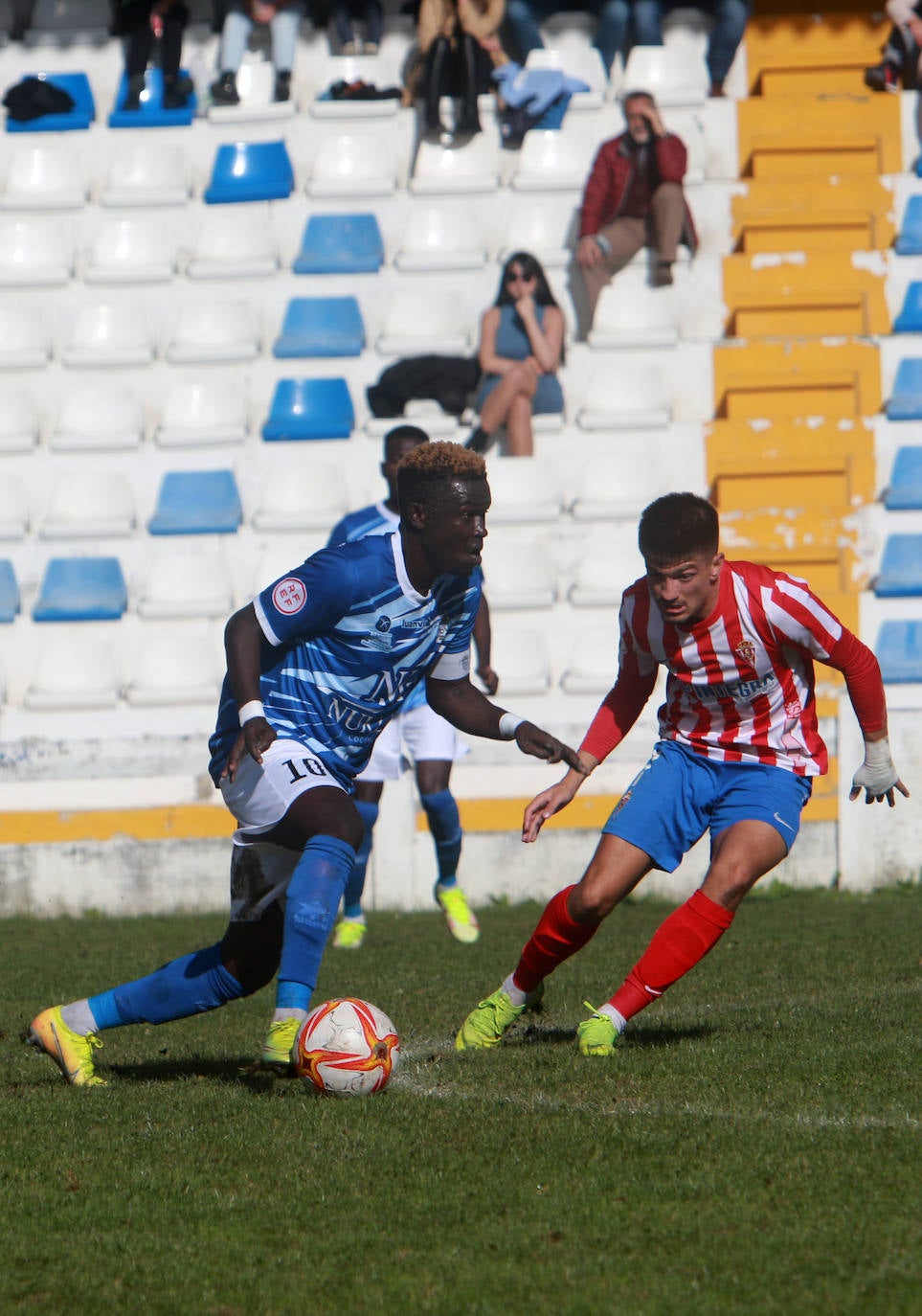 Los de Sergio Sánchez perdieron 1 - 2 en Sotrondio con un San Martín que se fue creciendo con el paso de los minutos. 