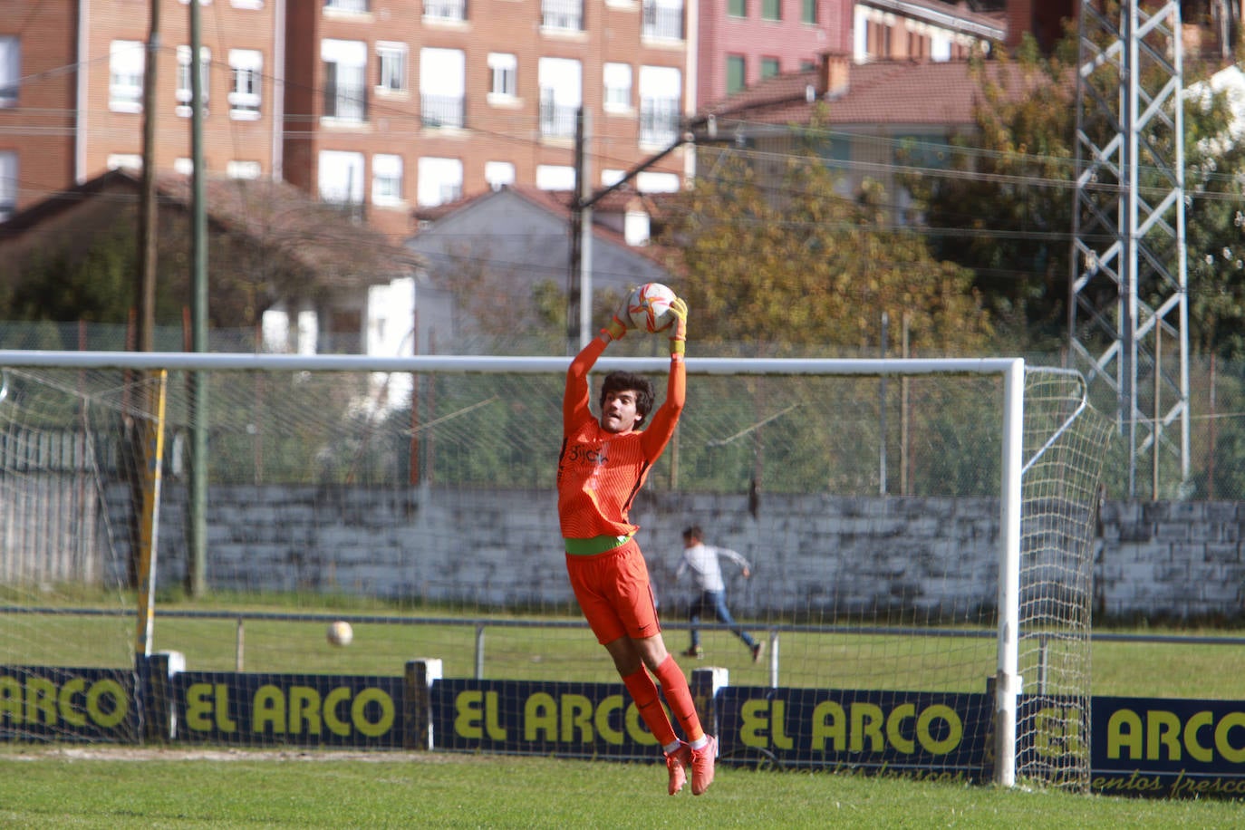 Los de Sergio Sánchez perdieron 1 - 2 en Sotrondio con un San Martín que se fue creciendo con el paso de los minutos. 