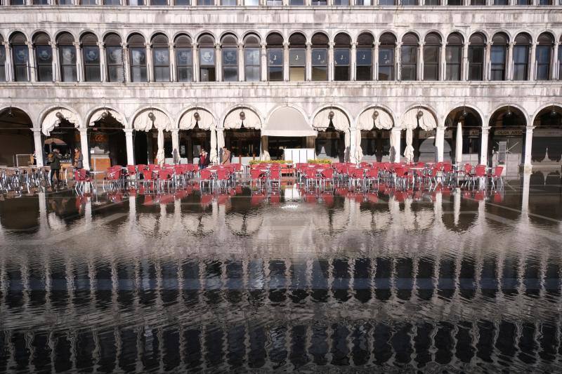 El periodo de pleamar es característico de otoño. Para pasear por la Plaza de San Marcos era necesario llevar botas de agua.