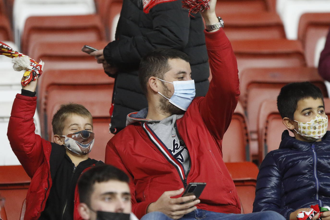 Fotos: ¿Estuviste en el Sporting - Real Sociedad B? ¡Búscate!