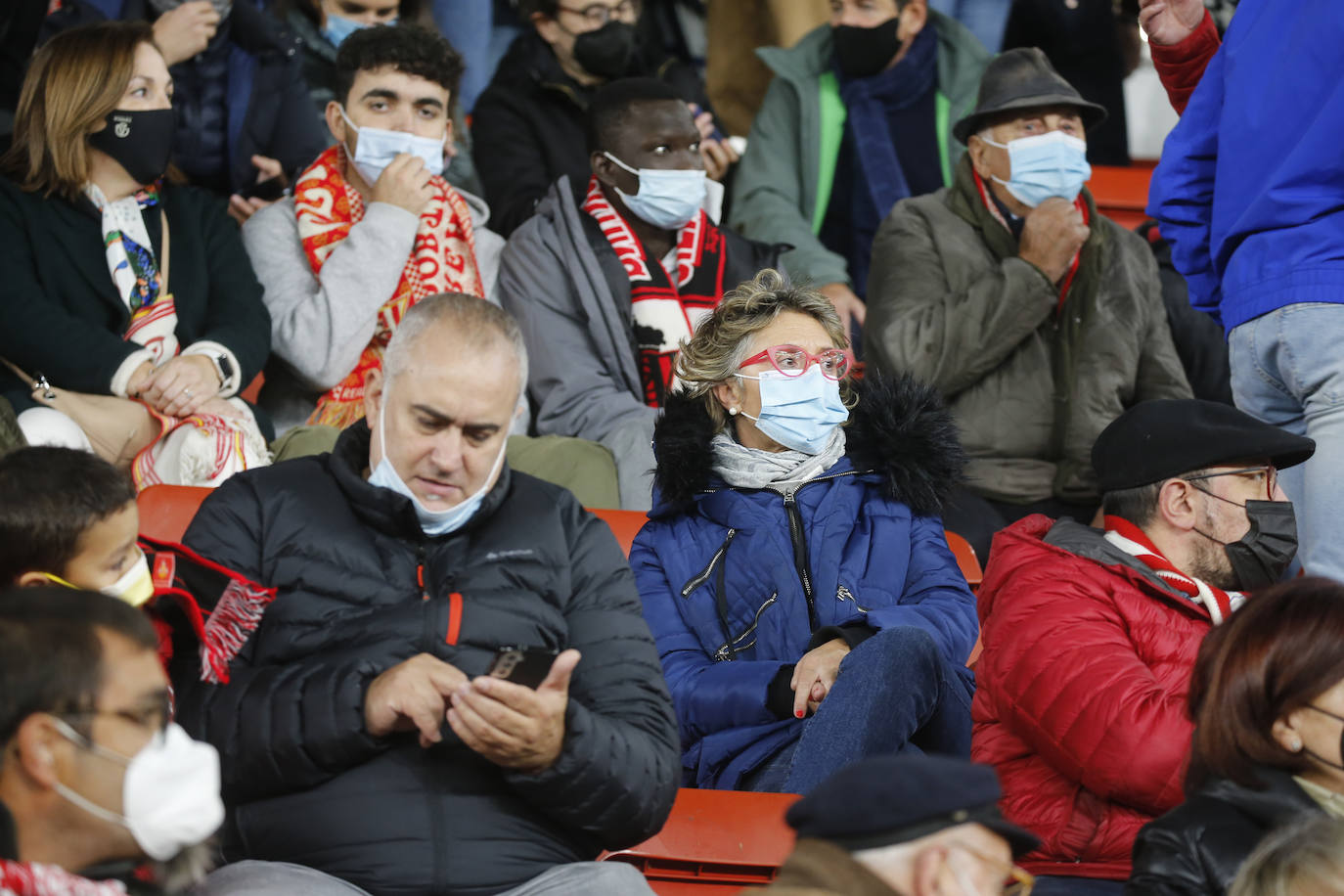 Fotos: ¿Estuviste en el Sporting - Real Sociedad B? ¡Búscate!