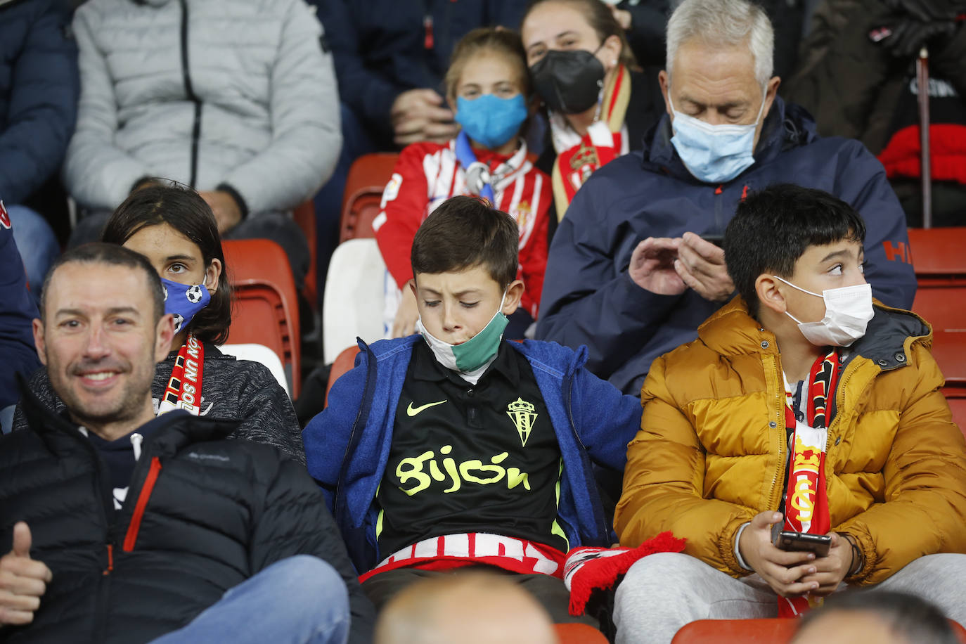 Fotos: ¿Estuviste en el Sporting - Real Sociedad B? ¡Búscate!