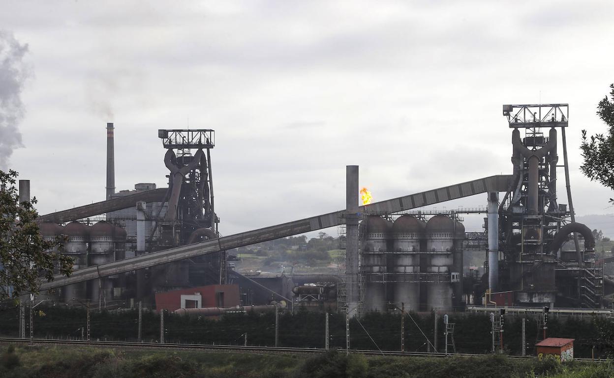 Altos hornos de la factoría de ArcelorMittal en Veriña. 