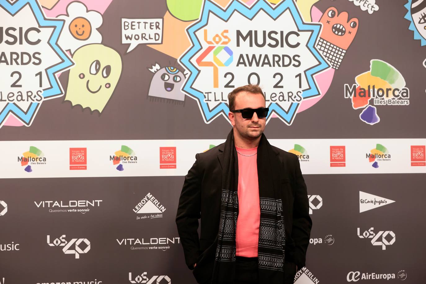 Ed Sheeran, C.Tangana y Sebastián Yatra han sido galardonados con los premios a mejor artista internacional, nacional y latino, respectivamente, en la gala de LOS40 Music Awards 2021. Pero el evento ha dejado otros momentos icónicos, como el 'photocall'. 